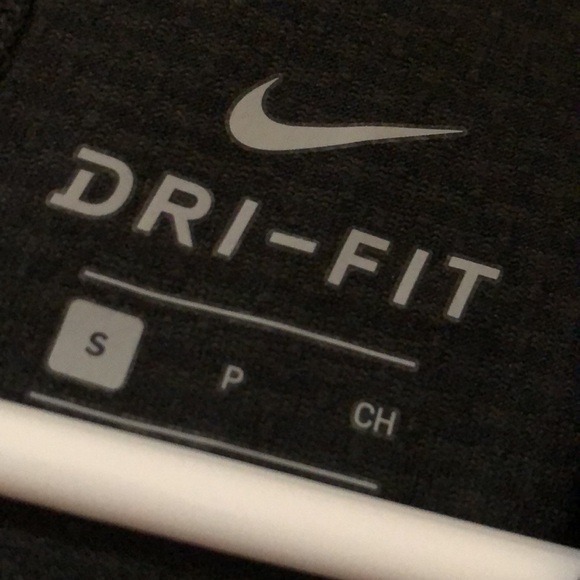 Preowned Nike dry fit size small - Picture 4 of 5